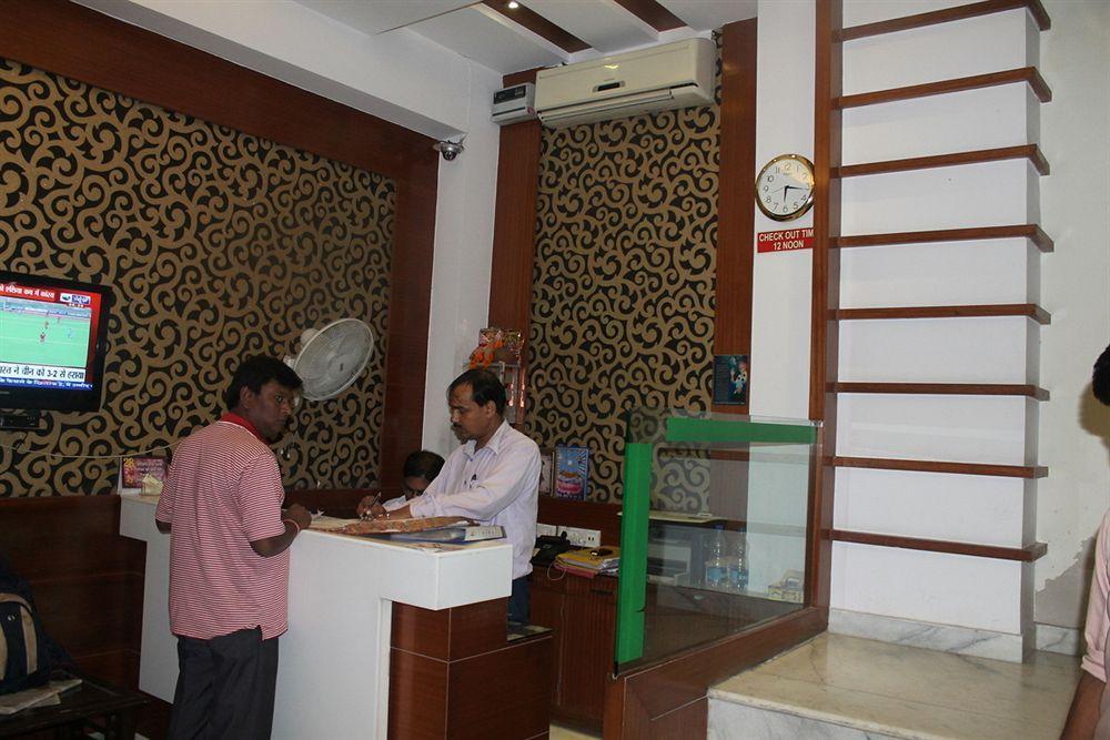 Hotel Shri Vinayak At New Delhi Railway Station-By Rcg Hotels Exterior photo